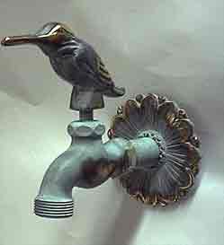Wasserhahn Vogelmotiv