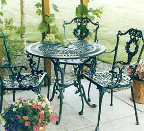 Grape Armlehnsthle mit Coalbrookdale Tisch